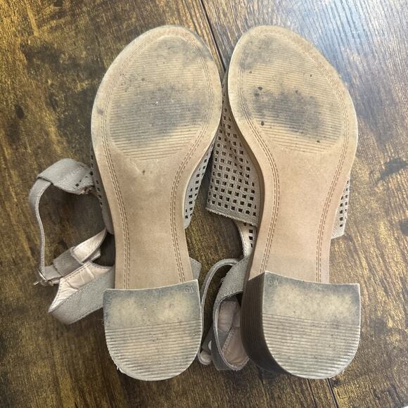 Steve Madden Barlow Perforated Leather Ankle Strap & Block Heel. Taupe Size 8 - Picture 7 of 7